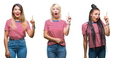 Kolaj giyen genç kadınların t-shirt üzerinde izole arka plan işaret parmağı kadar başarılı fikirle çizgili. Çıktıktan ve mutlu. Bir numara.