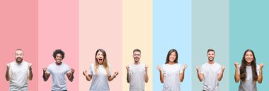 Farklı etnik genç insanlar üzerinde renkli izole arka plan kutluyor t-shirt şaşırttı ve silah ile başarı için hayran beyaz giyen kolaj kaldırdı ve gözleri açık. Kazanan kavramı.