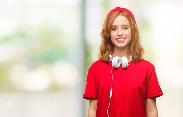 Junge Schöne Hipster Frau Mit Kopfhörer Und Mütze Mit Einem — Stockfoto