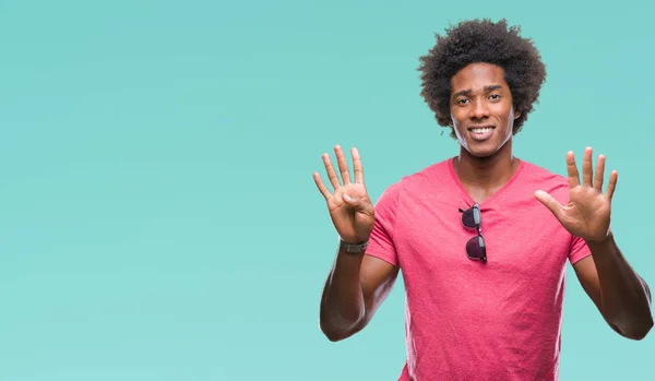 非裔美国男子在孤立的背景显示和指向手指数九 而微笑着自信和快乐 — 图库照片
