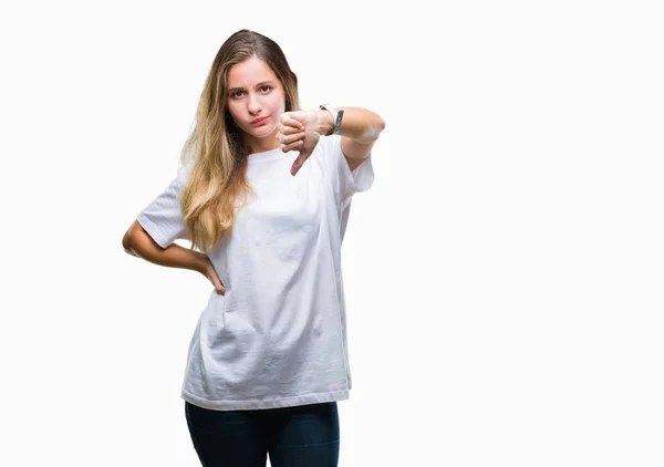 Jovem Mulher Loira Bonita Vestindo Casual Shirt Branca Sobre Fundo — Fotografia de Stock