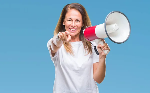 Middelbare Leeftijd Spaanse Vrouw Schreeuwen Door Megafoon Geïsoleerd Achtergrond Met — Stockfoto