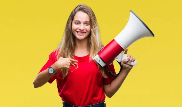 Jonge Mooie Blonde Vrouw Schreeuwen Door Megafoon Geïsoleerde Achtergrond Met — Stockfoto