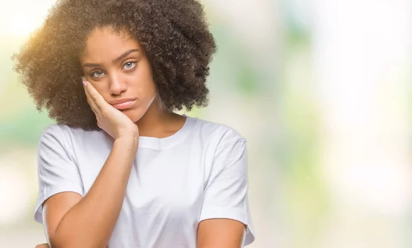 Jovem Afro Americana Sobre Fundo Isolado Pensando Que Parece Cansado — Fotografia de Stock