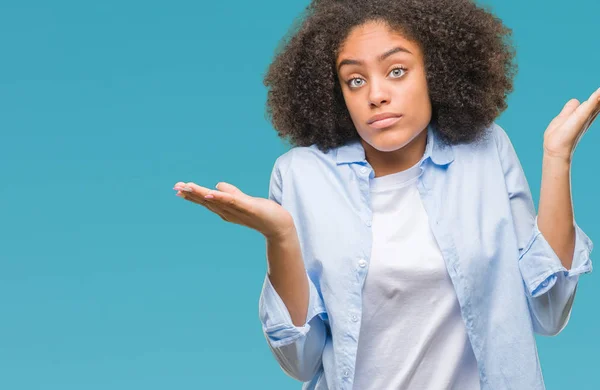 Jovem Afro Americana Sobre Fundo Isolado Expressão Indolor Confuso Com — Fotografia de Stock