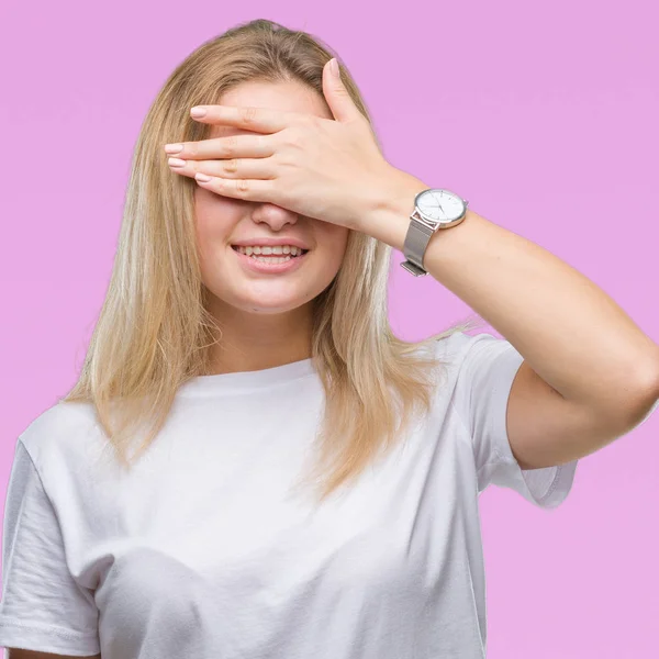 Mulher Caucasiana Jovem Sobre Fundo Isolado Sorrindo Rindo Com Mão — Fotografia de Stock