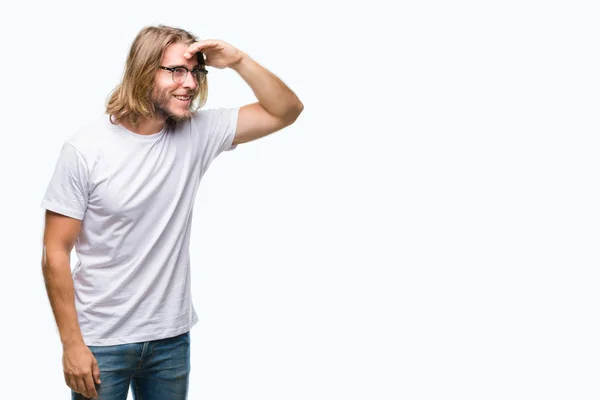 Homem Bonito Jovem Com Cabelos Longos Vestindo Óculos Sobre Fundo — Fotografia de Stock