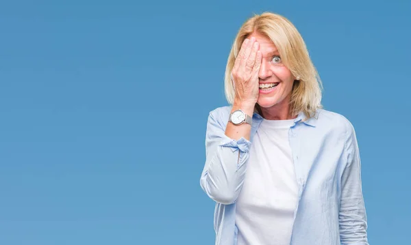 Middle Age Blonde Woman Isolated Background Covering One Eye Hand — Stock Photo, Image