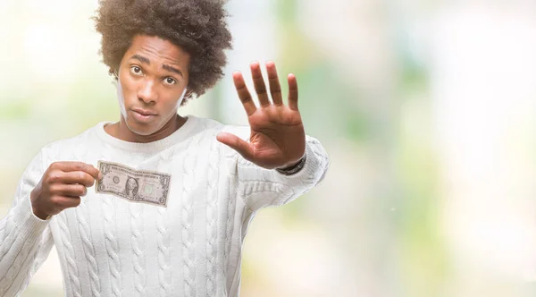 Afroamerikanischer Mann Hält Einen Dollar Über Isoliertem Hintergrund Mit Offener — Stockfoto