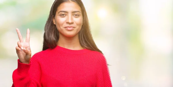 Junge Schöne Arabische Frau Trägt Winterpullover Über Isoliertem Hintergrund Und — Stockfoto