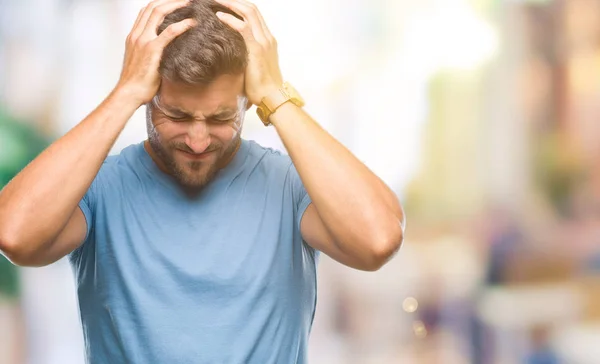 Joven Hombre Guapo Sobre Fondo Aislado Que Sufre Dolor Cabeza —  Fotos de Stock