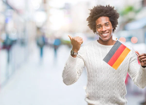 Bandera Hombre Afroamericano Alemania Sobre Fondo Aislado Señalando Mostrando Con — Foto de Stock