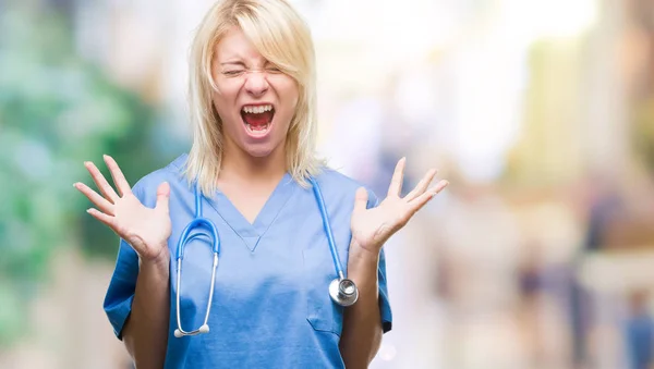 Jonge Mooie Blonde Dokter Vrouw Medische Uniform Dragen Geïsoleerd Achtergrond — Stockfoto