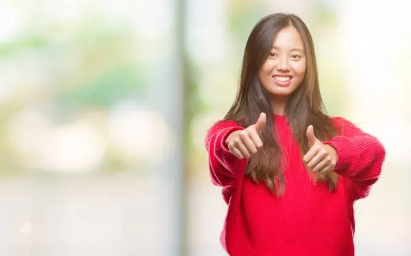 Ung Asiatisk Kvinna Som Bär Vinter Tröja Över Isolerade Bakgrund — Stockfoto