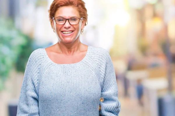 Atrractive Senior Kaukasiska Rödhårig Kvinna Bär Glasögon Över Isolerade Bakgrund — Stockfoto