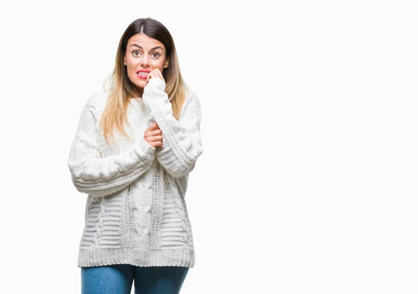 Mujer Hermosa Joven Suéter Blanco Casual Sobre Fondo Aislado Mirando — Foto de Stock