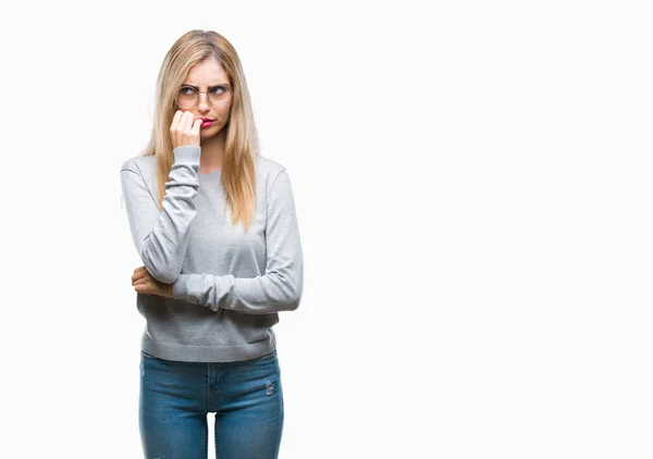 Giovane Bella Donna Bionda Che Indossa Occhiali Sfondo Isolato Cercando — Foto Stock