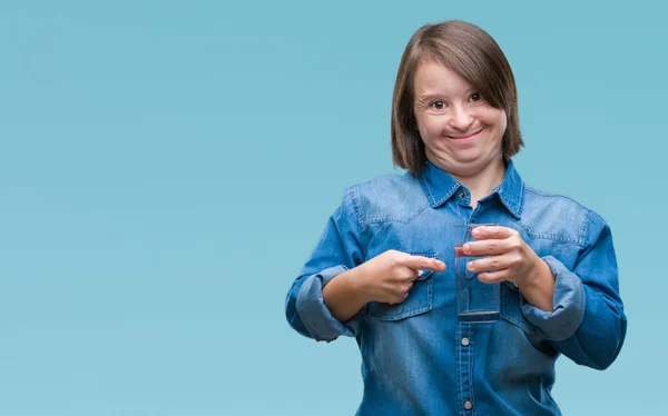 Giovane Donna Adulta Con Sindrome Acqua Potabile Sfondo Isolato Molto — Foto Stock