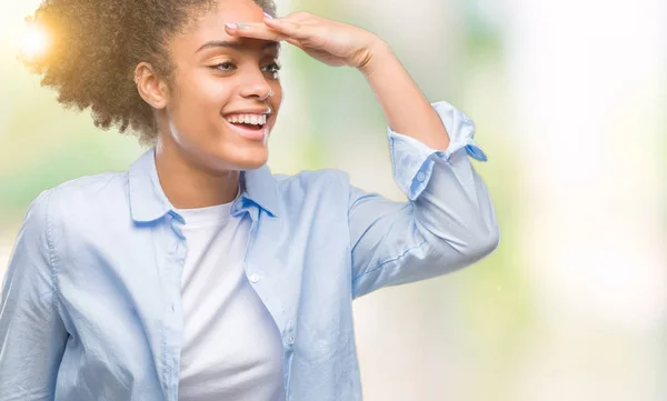 Jonge Afro Amerikaanse Vrouw Geïsoleerde Achtergrond Erg Blij Lachende Zoek — Stockfoto