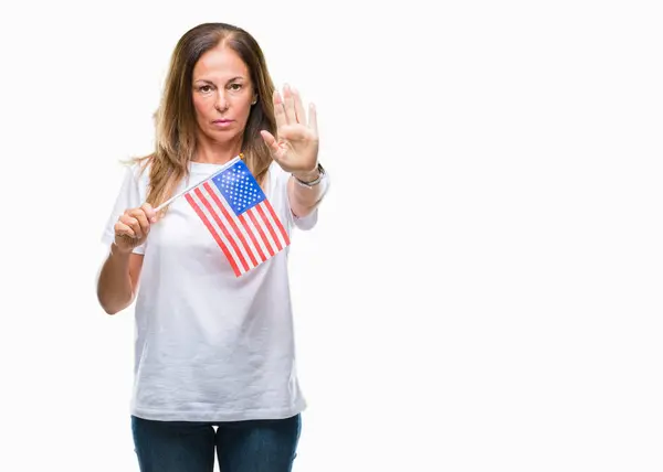 Mujer Hispana Mediana Edad Sosteniendo Bandera Los Estados Unidos América —  Fotos de Stock