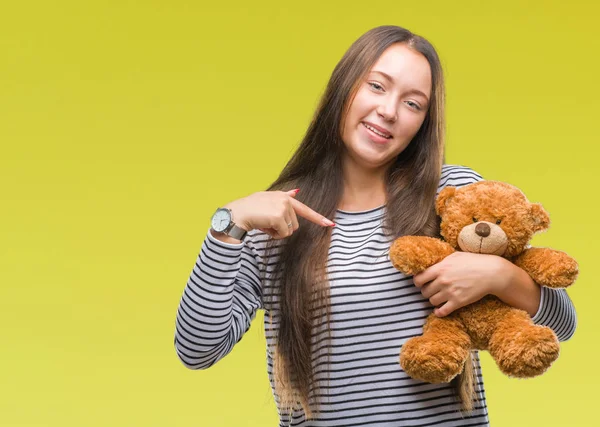 Joven Mujer Caucásica Sosteniendo Oso Peluche Sobre Fondo Aislado Con —  Fotos de Stock