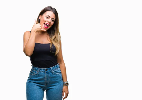 Joven Hermosa Mujer Sobre Fondo Aislado Sonriendo Haciendo Gesto Teléfono —  Fotos de Stock