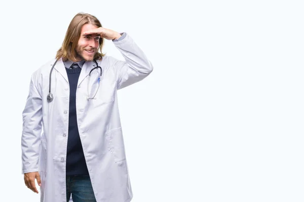 Mladý Pohledný Doktor Muž Dlouhými Vlasy Nad Izolované Pozadí Velmi — Stock fotografie