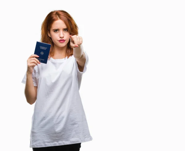 Jovem Bela Mulher Segurando Passaporte Alemanha Sobre Fundo Isolado Apontando — Fotografia de Stock