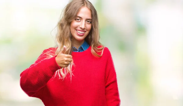 Hermosa Mujer Rubia Joven Con Suéter Invierno Sobre Fondo Aislado — Foto de Stock