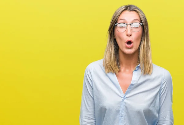 Jonge Mooie Zakenvrouw Geïsoleerde Achtergrond Bang Geschokt Met Verrassing Meningsuiting — Stockfoto