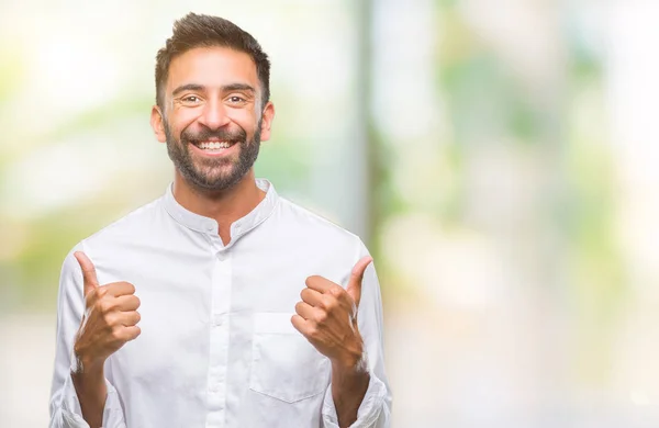 Erwachsener Hispanischer Mann Über Isoliertem Hintergrund Erfolgszeichen Tun Positive Geste — Stockfoto