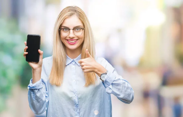 Mladá Krásná Blondýna Obchodních Žena Zobrazeno Obrazovka Smartphone Izolované Pozadí — Stock fotografie