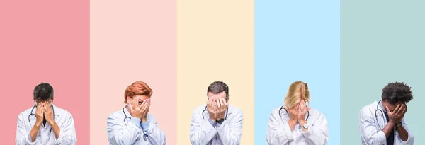 Kolaj Renkli Çizgiler Üzerinde Profesyonel Doktorlar Bir Arka Plan Üzgün — Stok fotoğraf
