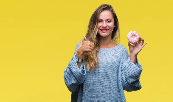 Jovem Bela Mulher Loira Comendo Donut Doce Sobre Fundo Isolado — Fotografia de Stock