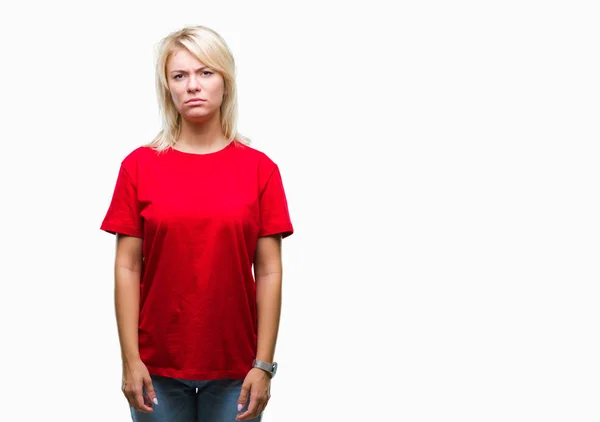 Młody Piękny Kobieta Blonde Noszenie Czerwony Shirt Białym Tle Sceptykiem — Zdjęcie stockowe