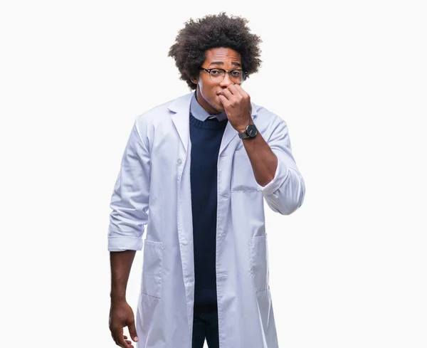 Afro Americano Medico Scienziato Uomo Sfondo Isolato Cercando Stressato Nervoso — Foto Stock