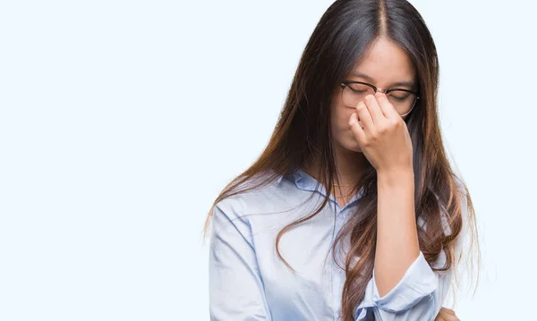 Jovem Asiática Mulher Negócios Vestindo Óculos Sobre Fundo Isolado Cansado — Fotografia de Stock