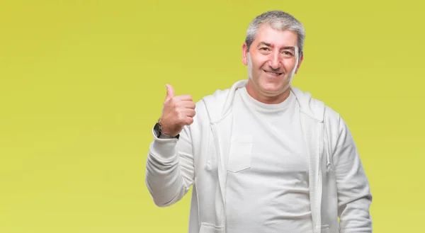 Hombre Mayor Guapo Usando Ropa Deportiva Sobre Fondo Aislado Sonriendo —  Fotos de Stock