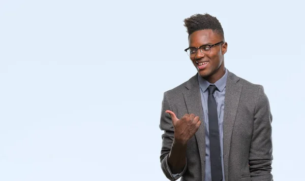 Fiatal Afro Amerikai Üzletember Elszigetelt Háttér Mosolygós Boldog Arc Keres — Stock Fotó