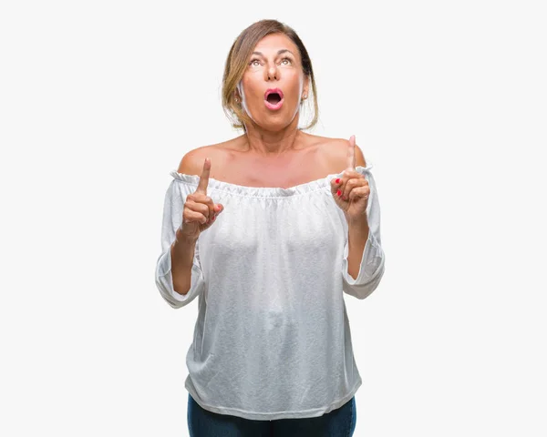 Middle Age Senior Hispanic Woman Isolated Background Amazed Surprised Looking — Stock Photo, Image