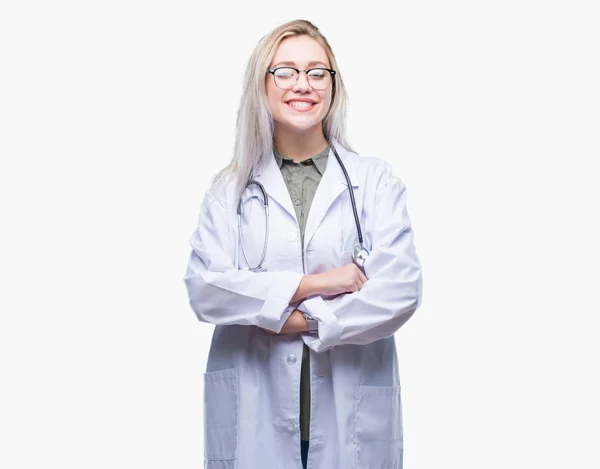 Joven Doctora Rubia Sobre Fondo Aislado Cara Feliz Sonriendo Con —  Fotos de Stock