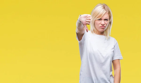 Ung Vacker Blond Kvinna Klädd Vit Shirt Över Isolerade Bakgrund — Stockfoto