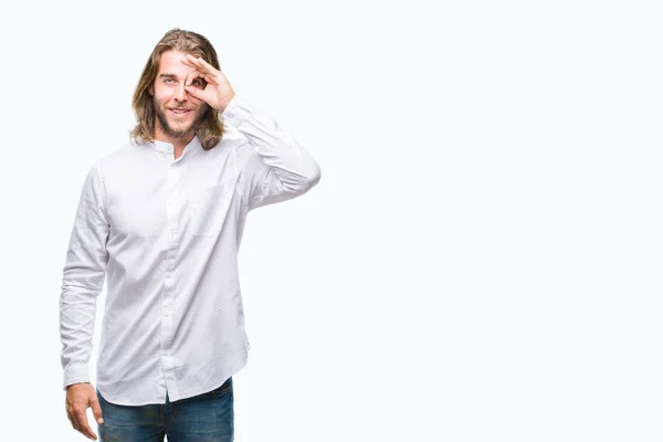 Jeune Homme Beau Aux Cheveux Longs Sur Fond Isolé Faisant — Photo