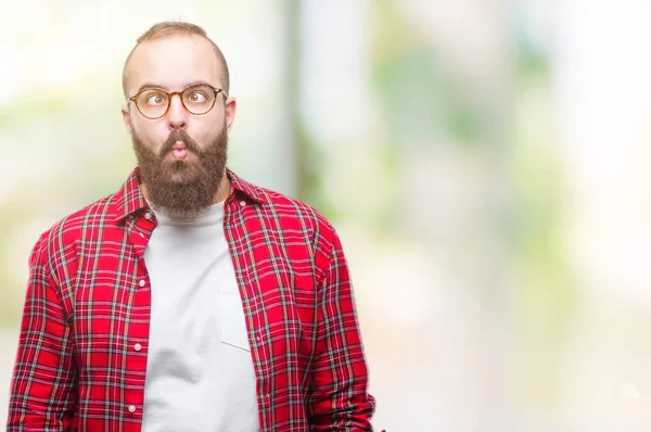 Joven Hombre Hipster Caucásico Con Gafas Sobre Fondo Aislado Haciendo —  Fotos de Stock