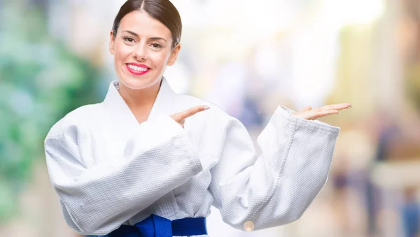 Mladá Krásná Žena Nosí Uniformu Kimono Karate Izolované Pozadí Ohromil — Stock fotografie