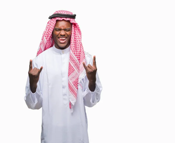 Young Arabic African Man Wearing Traditional Keffiyeh Isolated Background Shouting — Stock Photo, Image