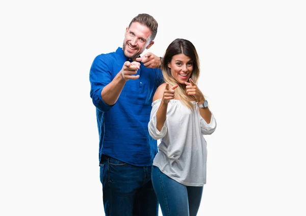 Jong Koppel Verliefd Geïsoleerde Achtergrond Wijzen Vingers Naar Camera Met — Stockfoto