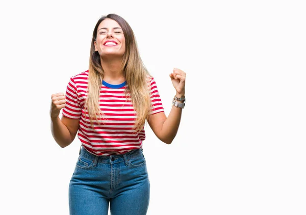 Junge Schöne Frau Lässig Blick Über Isolierten Hintergrund Sehr Glücklich — Stockfoto