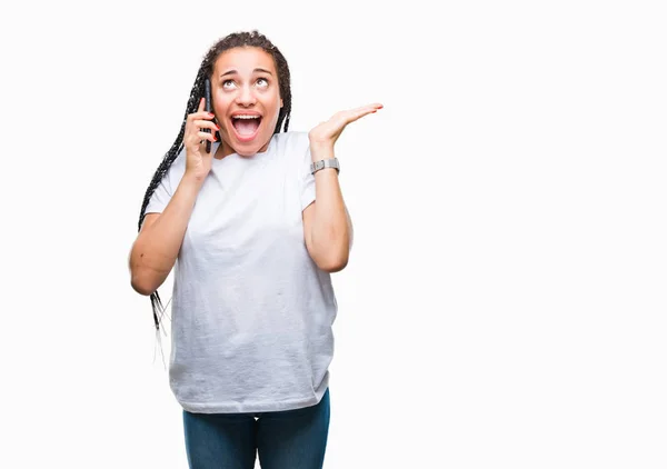 Joven Chica Afroamericana Trenzada Pelo Mostrando Llamadas Usando Teléfono Inteligente — Foto de Stock