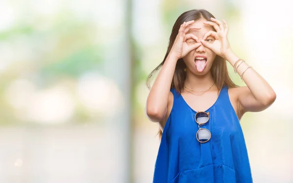 Joven Asiática Mujer Sobre Aislado Fondo Haciendo Gesto —  Fotos de Stock